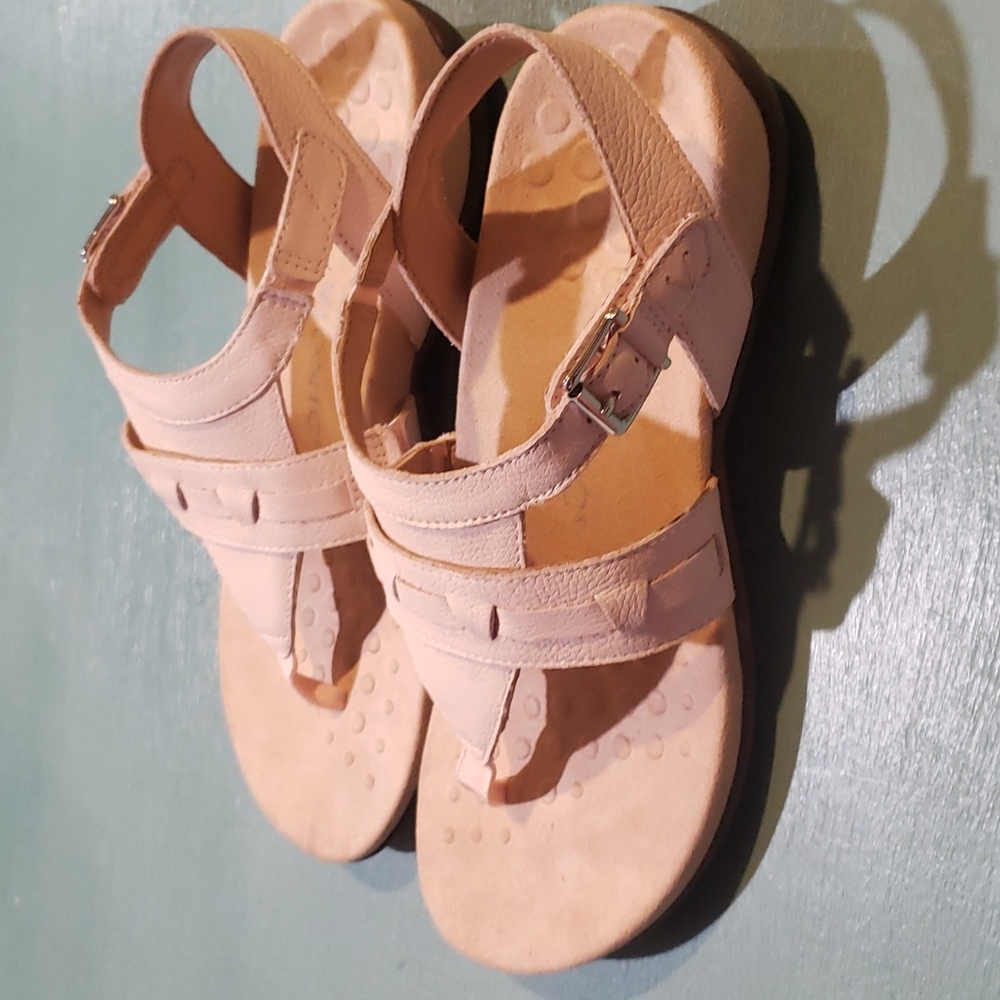 Vionic Lupe Leather Sandals 8 Wide